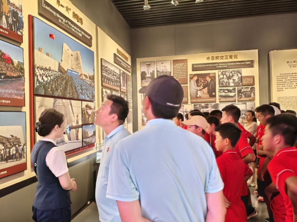 GWy, 史文化的学, 同献唱国歌 GWy, 史文化的学, 同献唱国歌