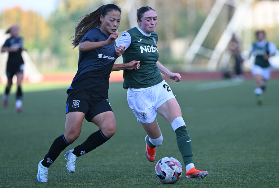 MAA, 月的女足亚, 自己的百分