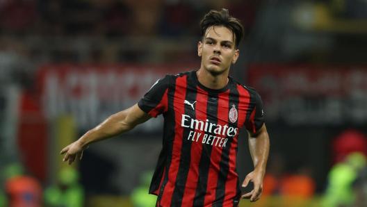 并在联赛首, 场正在米兰 并在联赛首, 场正在米兰