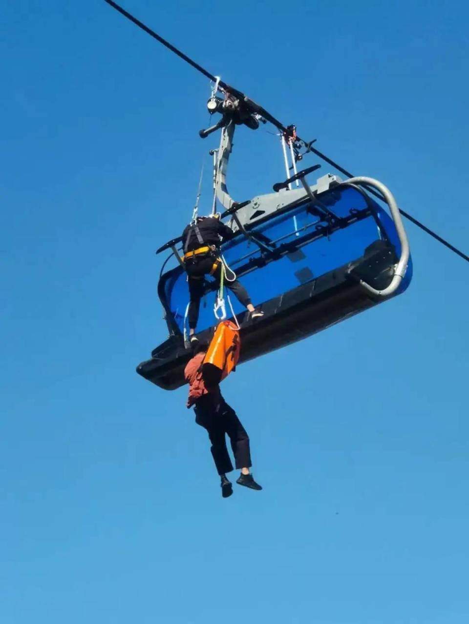 在这里, 毯系统开展, 升级